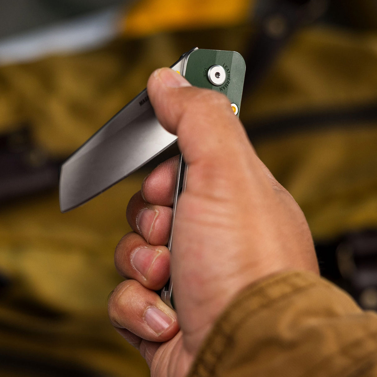 Translation missing: en.A hand with Leatherman Glider, indicating preparation for cutting