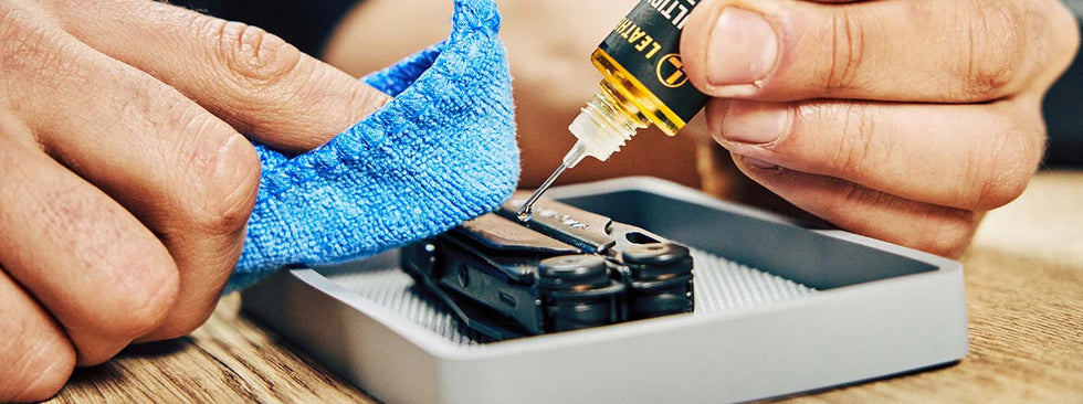 Translation missing: en.Using the Leatherman Tool Maintenance Kit to clean and oil a Leatherman Wave Plus