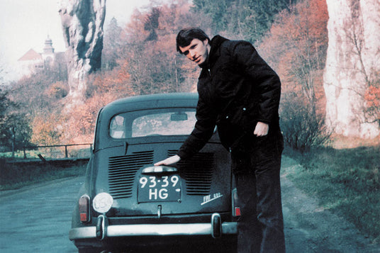 Translation missing: en.Tim Leatherman next to the fiat he toured Europe in