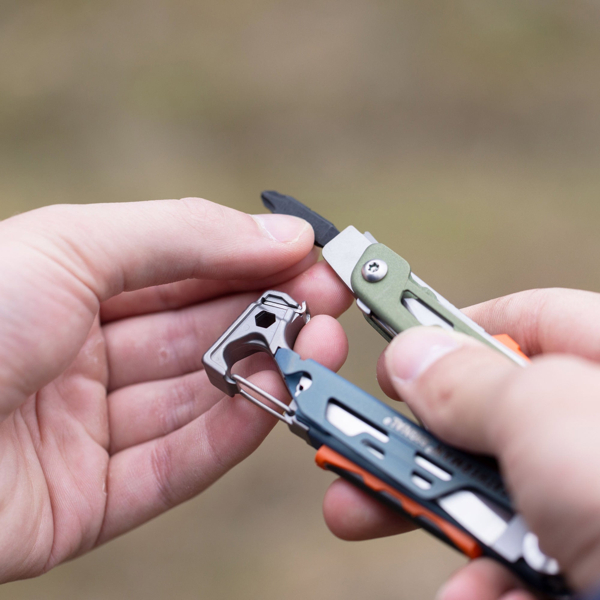 米軍放出品　LEATHERMAN レザーマン SIGNAL マルチツール Amazon.co.jp: LEATHERMAN (レザーマン) マルチツール SIGNAL 19機能