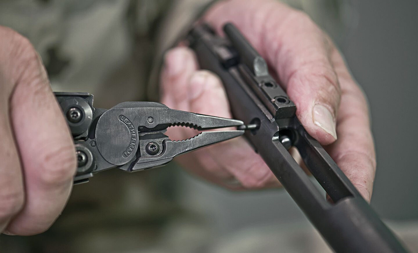 Using the Leatherman MUT pliers
