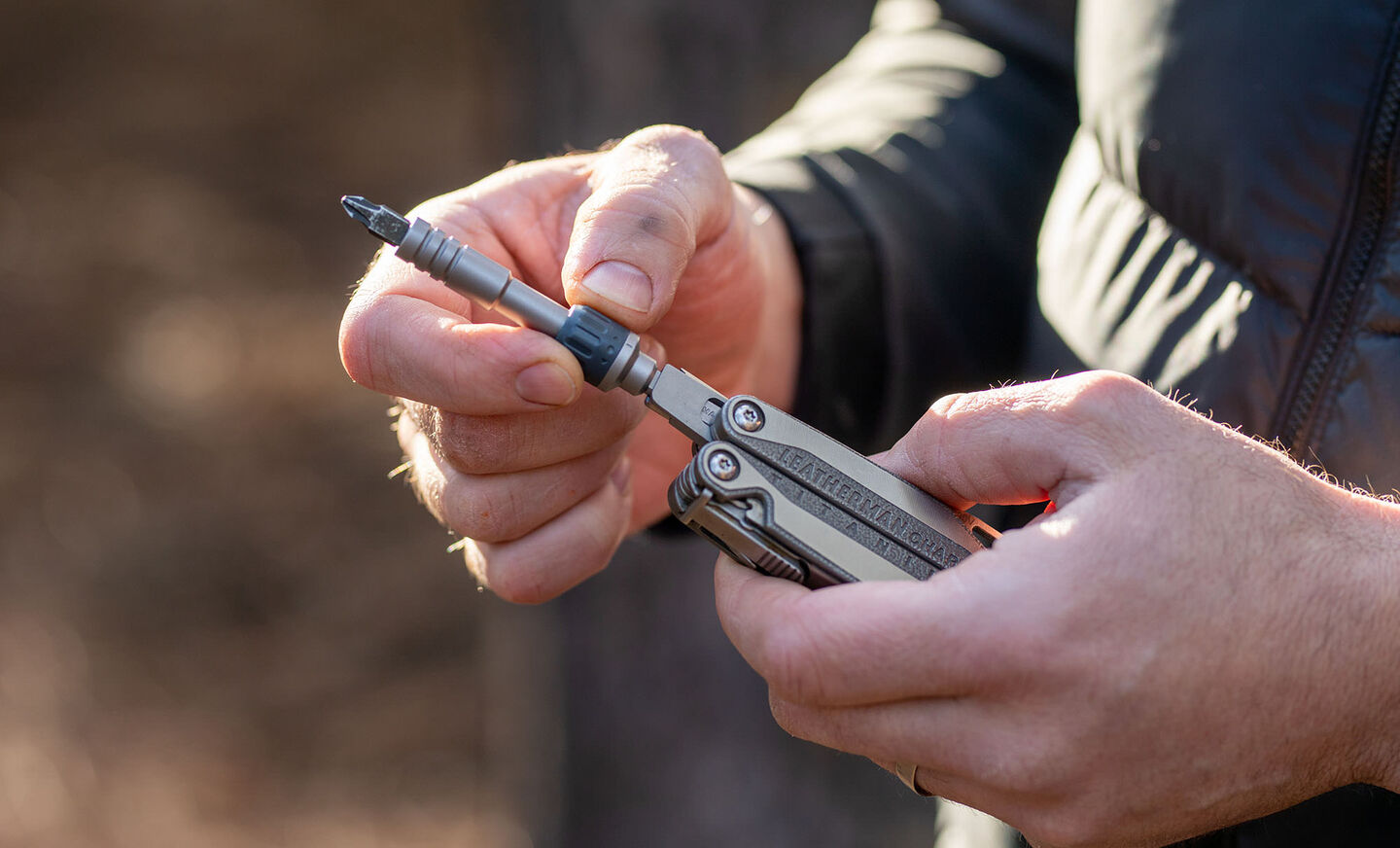 Adjusting the ratchet driver in bit holder on Leatherman Charge+ Tti