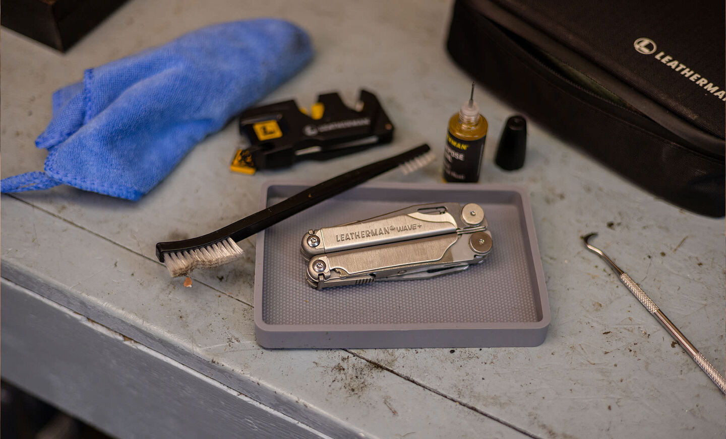 Leatherman maintenance kit with a Wave