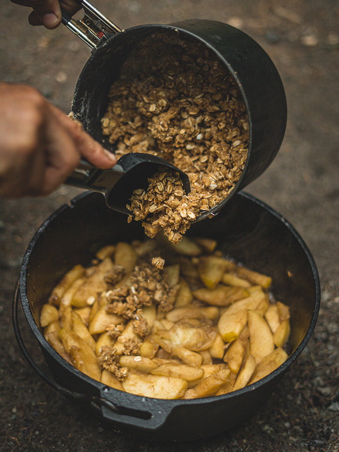adding dry ingredients to cooked apples