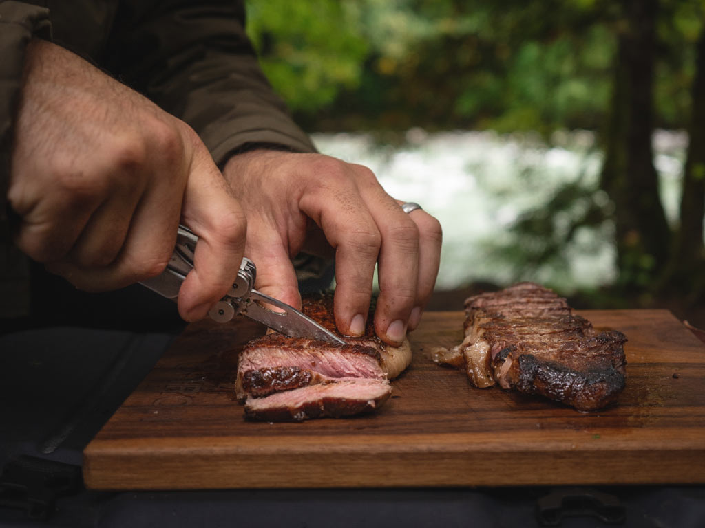 Slicing steak with a Leatherman