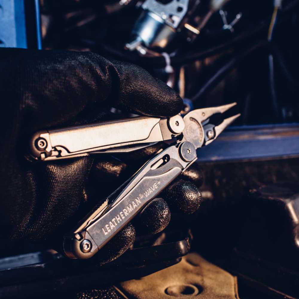 Leatherman Wave in use