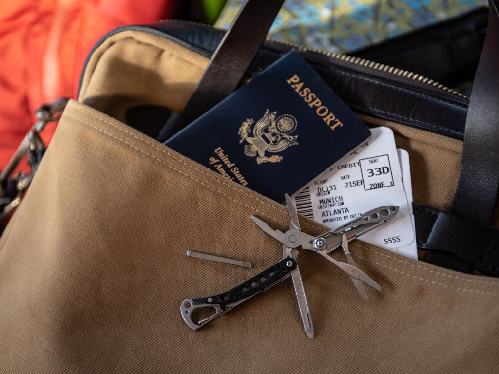 leatherman style ps with a travel bag