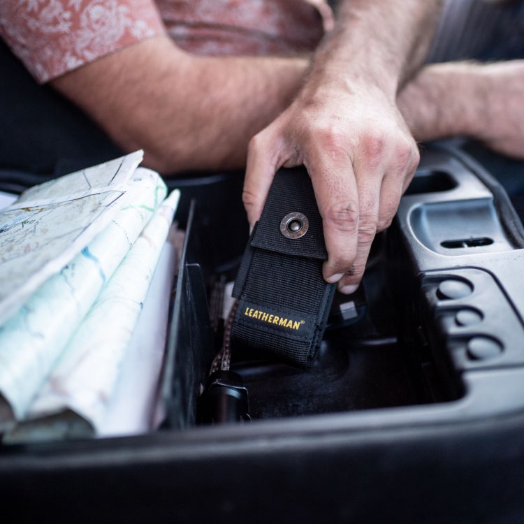 Placing a Skeletool kit in a glove box